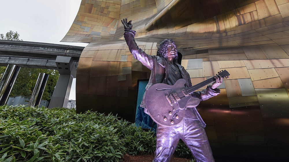 chris-cornell-statue at mopop museum