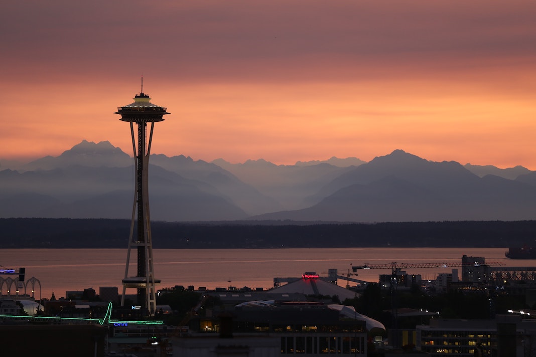 seattle space needle and olympic peninsula skyline